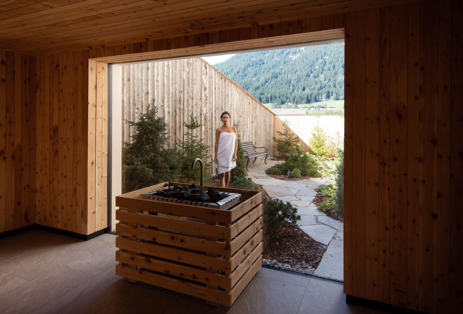Area Sauna e percorso benessere esterno - Alpine Nature Hotel Stoll