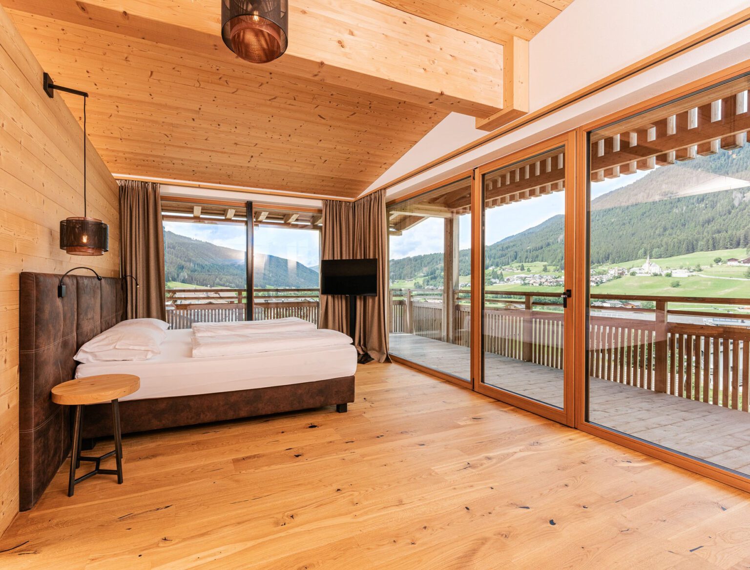 Camera Suite in legno stile alpino con vista montagne - Hotel Stoll
