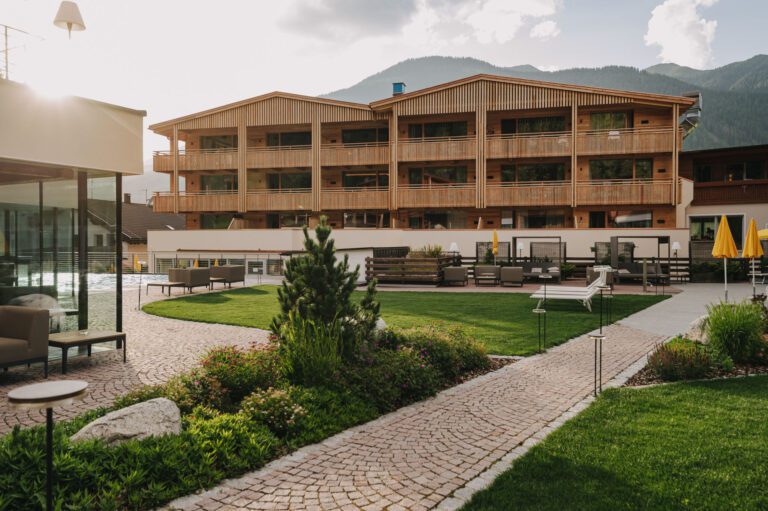 Area relax all'aperto e solarium - Hotel Stoll
